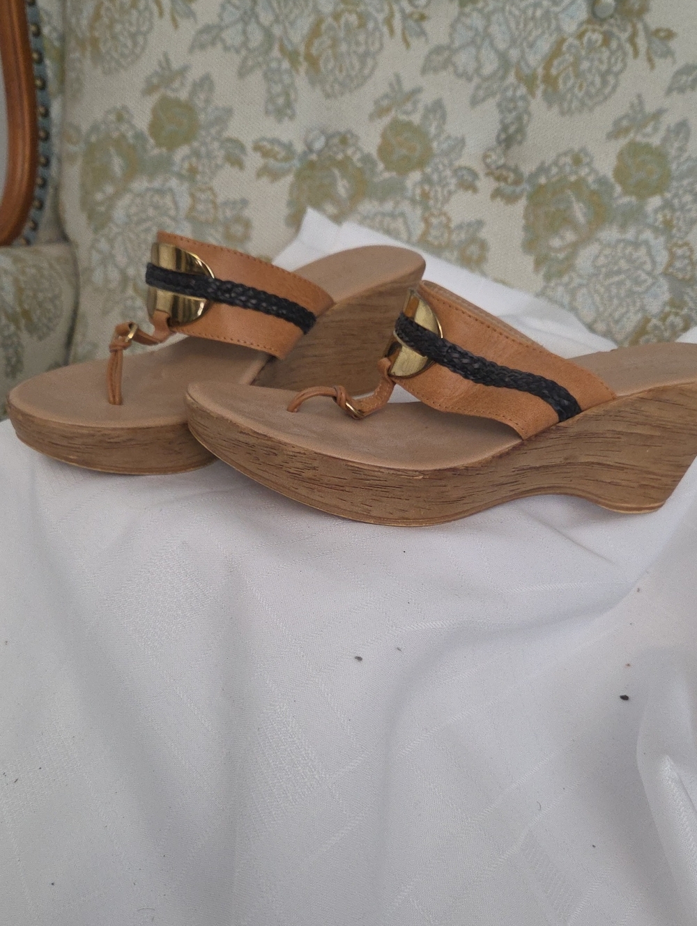Women’s Tan Wedge Thong Sandals with Black Braid Accent